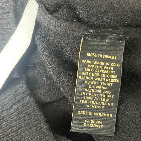 HUDSON'S BAY Company Cashmere Black Crewneck Long Sleeve Sweater XS Petite NWT - Picture 4 of 7